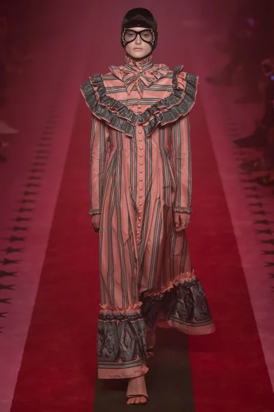 Look 49